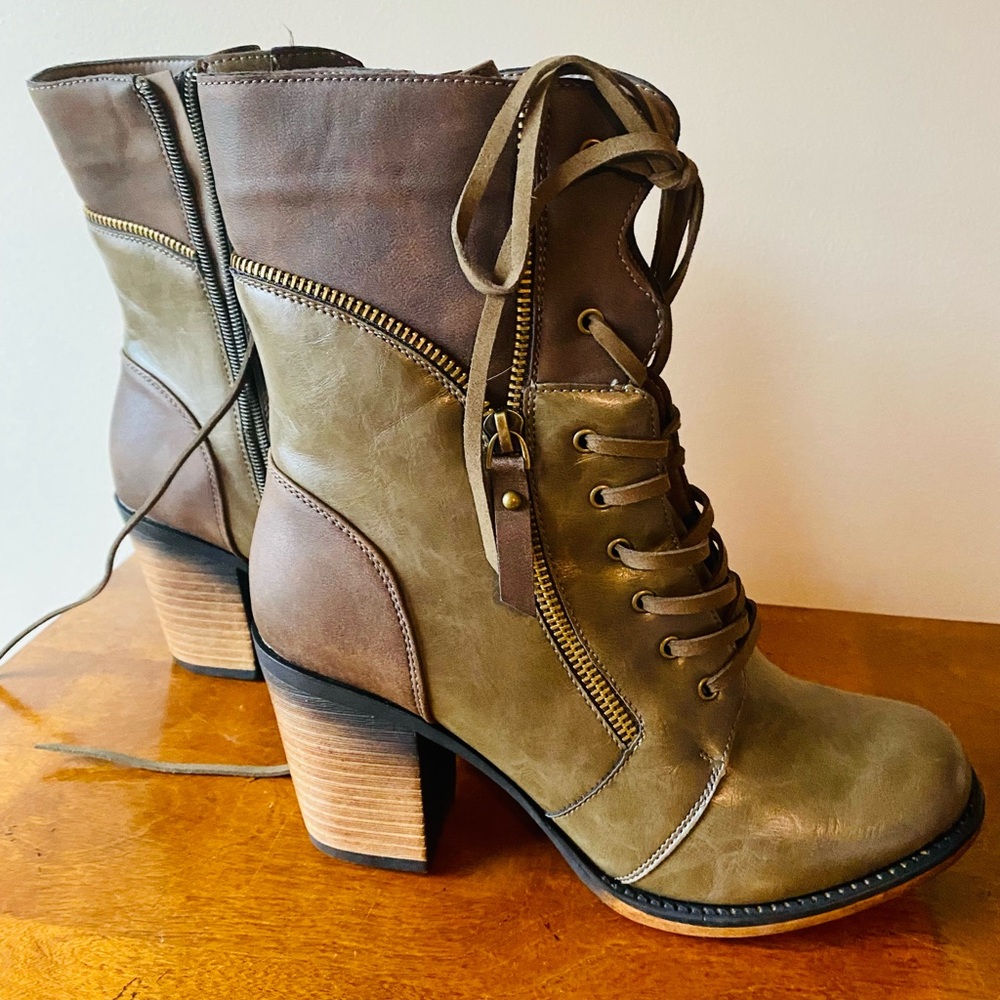 Pierre Dumas Brown Lace-Up Boots with Chunky Heel